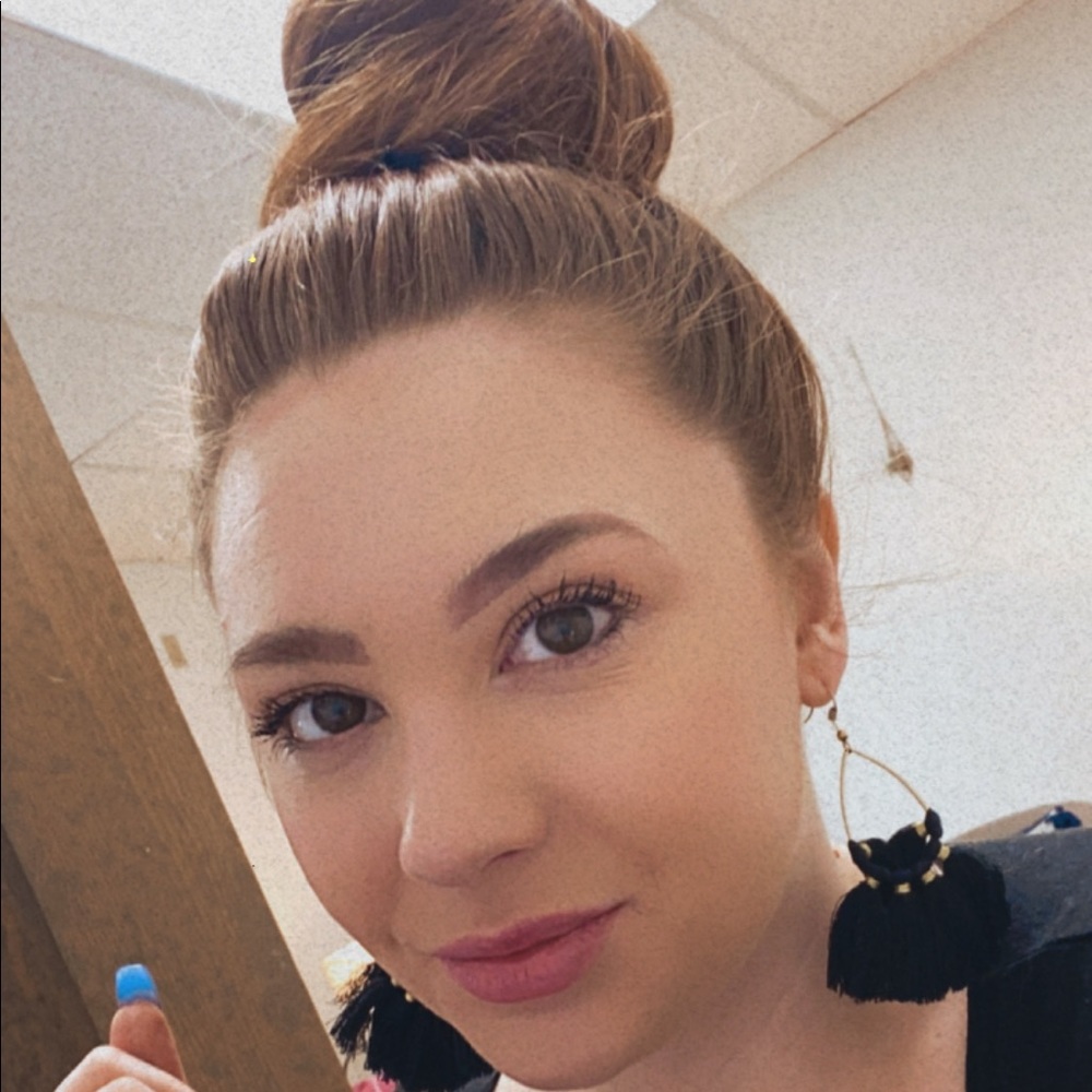 Meet your Posher, Laura